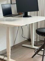 Elektrisch höhenverstellbarer Schreibtisch/ Stehpult