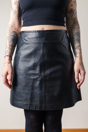 Jupe trapèze en cuir noir WHISTLES taille 38