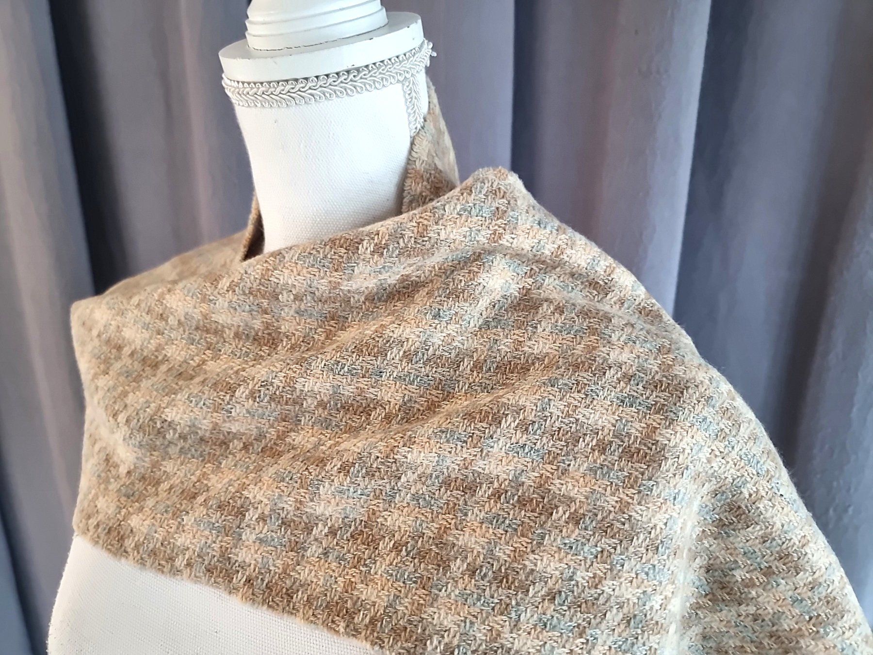 Foulard & Sciarpe: Schal Braun / Beige – Usato da Urtenen-Schönbühl venduto da Restwert_Schoenbuehl 2