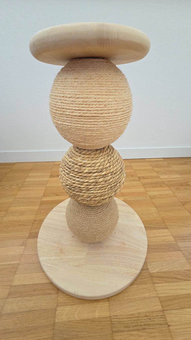 Katzenbaum - Kratzbaum: Katzen-Kratzbaum "Designed by Lotte Elio" – Gebraucht aus Zürich von pixelixi 4
