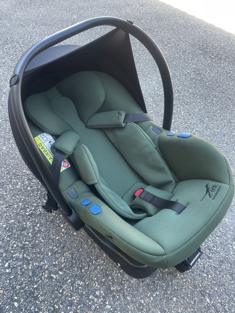 Seggiolini per auto: Siège auto TFK by Avionaut vert avec base fixe  – Usato da Sion venduto da adr_w2hk