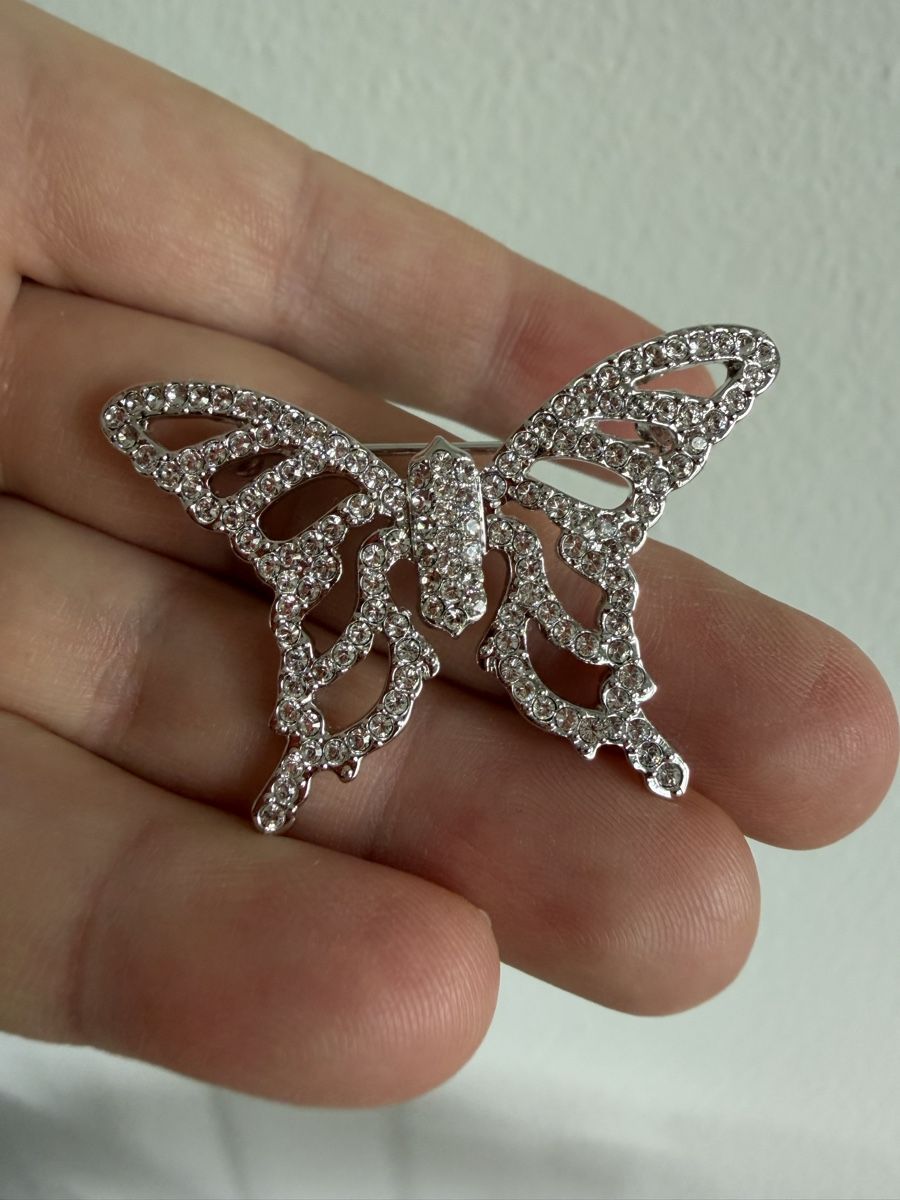 Swarovski Spille & Fermagli: Broche papillon Swarovski ornée de strass – Usato da Cressier FR venduto da Kvito4ka 7