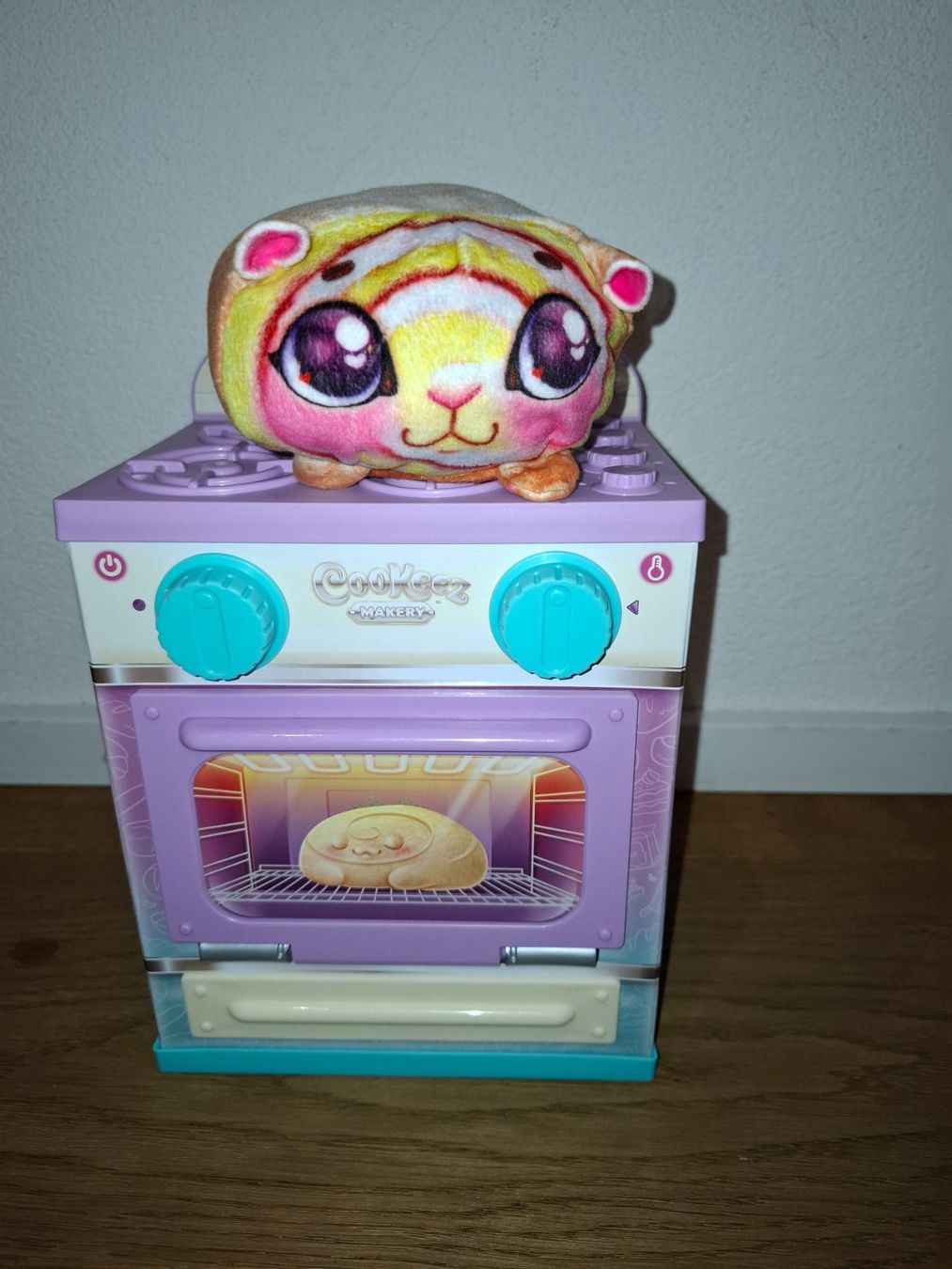 Spielzeuge: Cookeez Backofen und Plüschtier – Gebraucht aus Mels von Aloha86