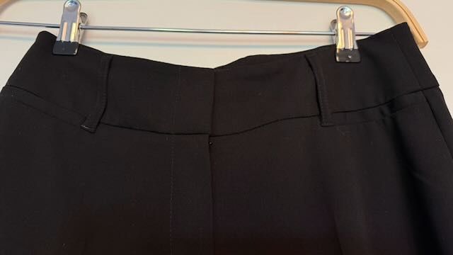Pantaloni: Schwarze Bügelfaltenhose Gr. 36 – Usato da Winterthur venduto da ing_pd8f 5