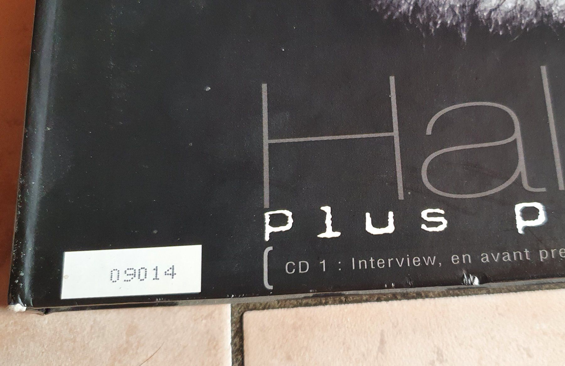 Dischi in vinile: Johnny Hallyday Plus Prés De Vous Coffret Edition Limitée – Usato da Botyre (Ayent) venduto da Viperine 4