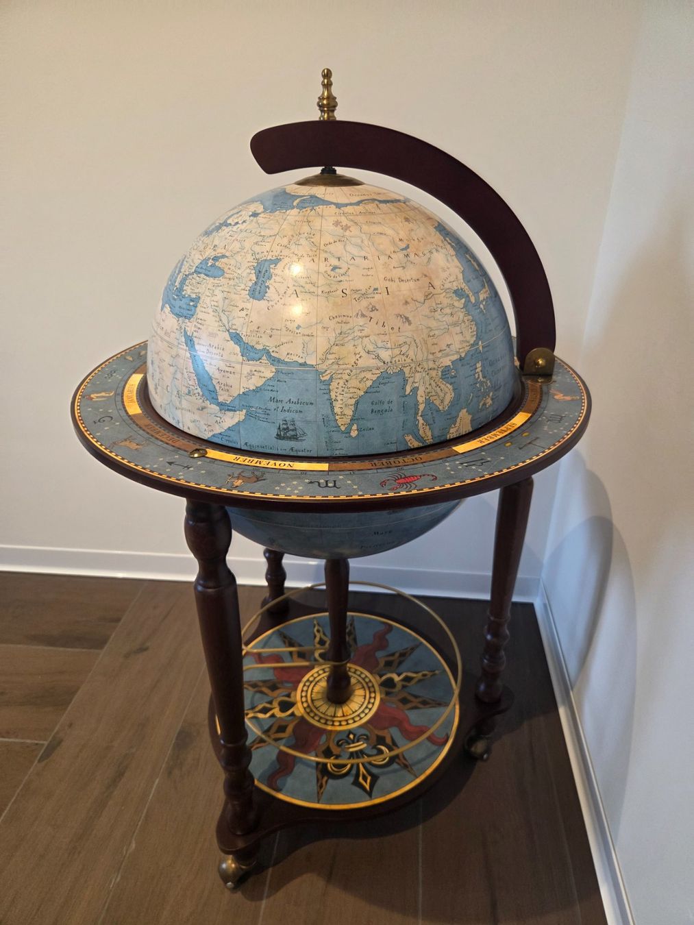 Sonstige Dekorationen & Accessoires: Bar Globe – Gebraucht aus Lugnorre von Hbsvo