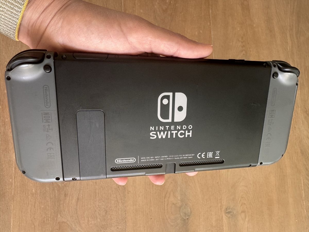 Nintendo Konsolen: Nintendo Switch Bundle + 4 Joy-Cons + 2 Spiele + Tasche – Gebraucht aus Goldach von FamilieWalter 2