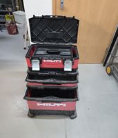 Boîte à outils avec poignée et roulettes Hilti