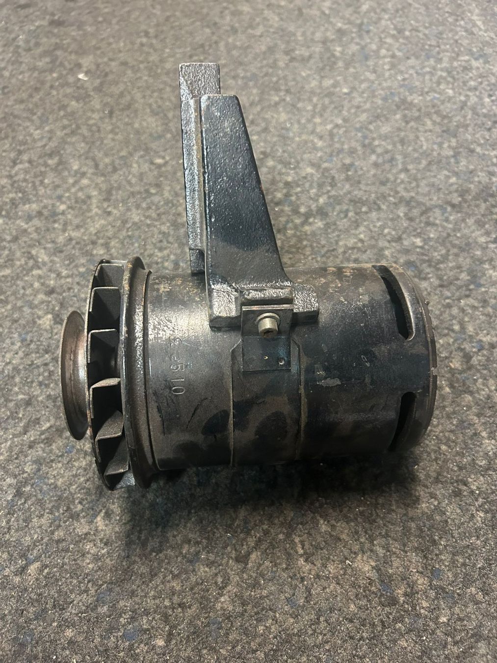 Alle Autoersatzteile: Lichtmaschine 6V Ford Flathead V8 mit Halter – Gebraucht aus Niederdorf von St170 6
