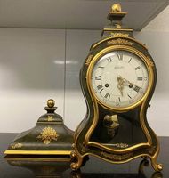 Neuenburger Pendule Le Castel mit Sockel