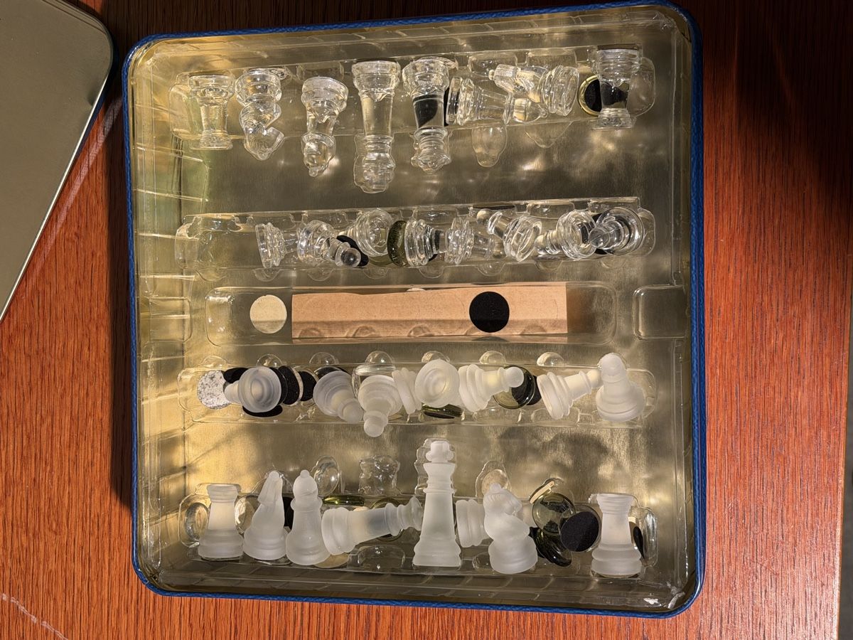 Gläser: Glass Chess Set - Pavilion – Gebraucht aus Lausanne von artnouveau04 2