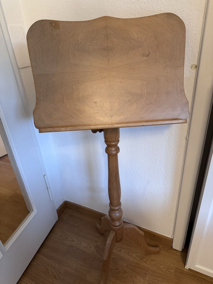 Supporti per strumenti musicali & leggii: Vintage Wooden Music Stand - adjustable height & angle – Usato da Zürich venduto da 613_g8jy