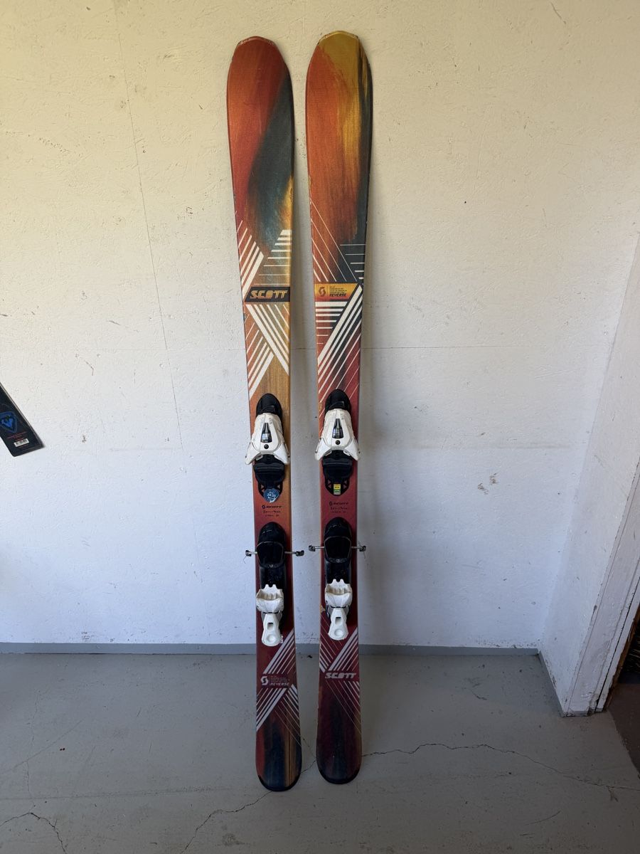 Scott Sci: Scott Reverse 166 cm Twin-Tip Ski inkl. Bindung – Usato da Gurmels venduto da SwissShop21