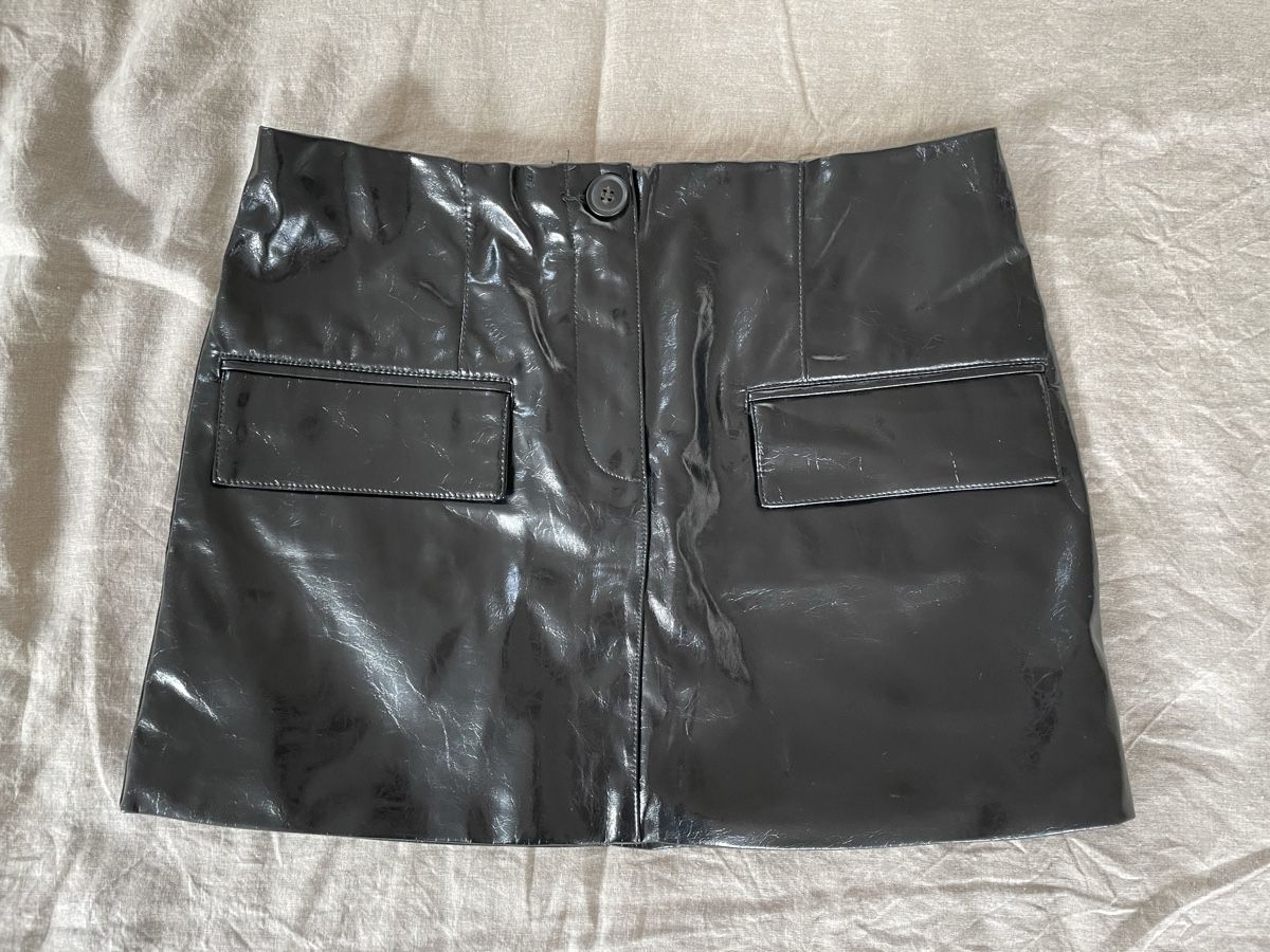 H&M Röcke: Minirock Kunstleder H&M Trend 38 – Gebraucht aus Neukirch an der Thur von bee88
