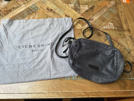Liebeskind Berlin Ledertasche (grau-schwarz) mit Staubbeutel