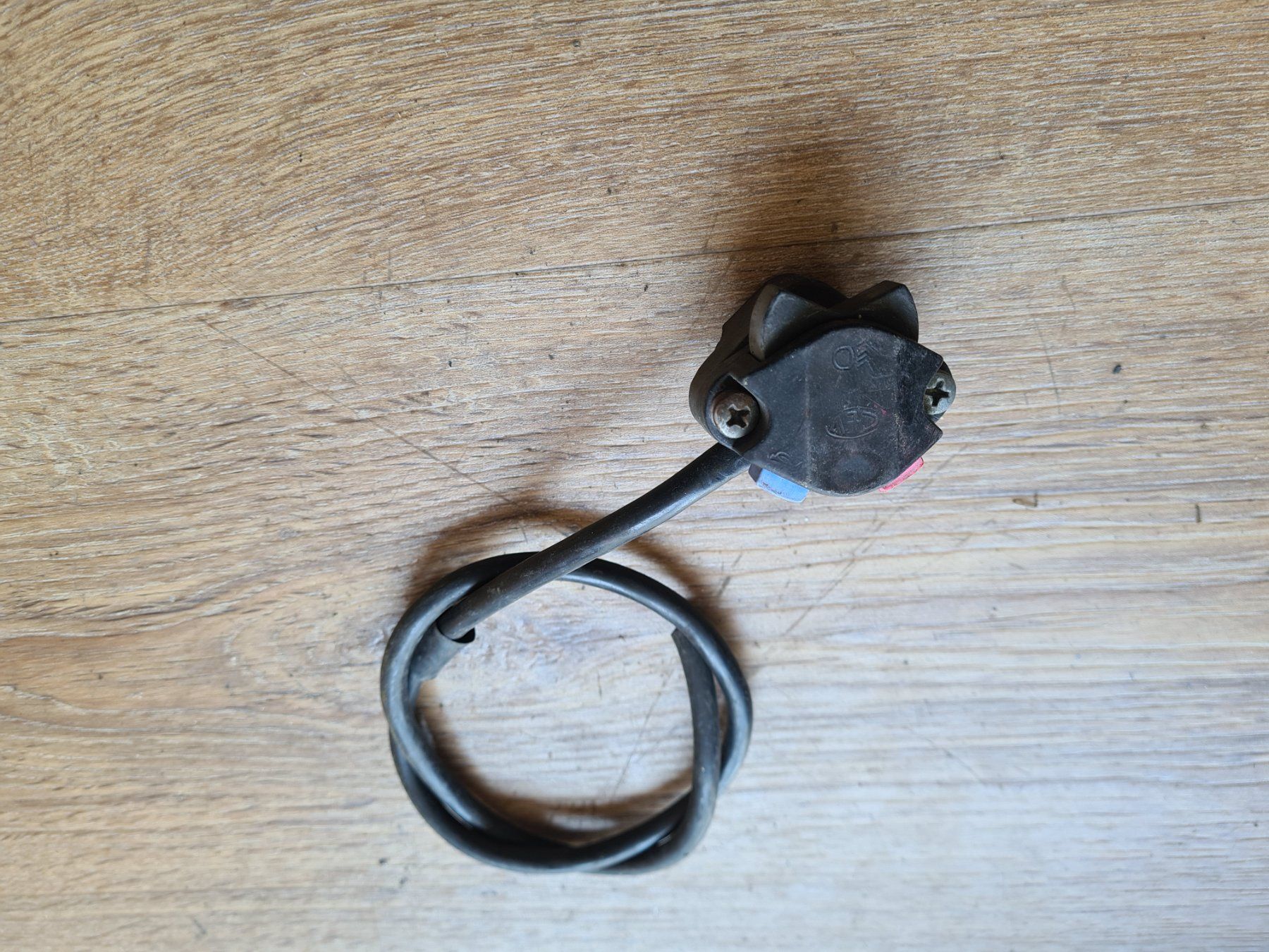 Pony Cyclomoteurs: Schalter CEV schwarz, zb. Pony – D'occasion à frümsen par Sailem 1