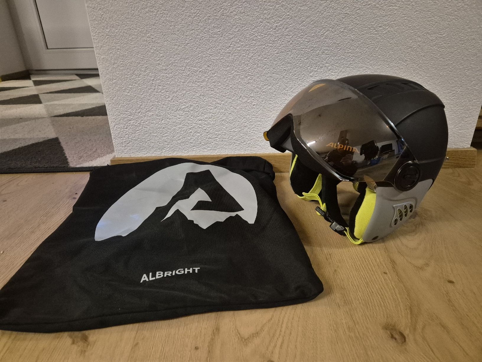 Alpina Caschi: Kinder Skihelm – Usato da Thierachern venduto da nat3634 1