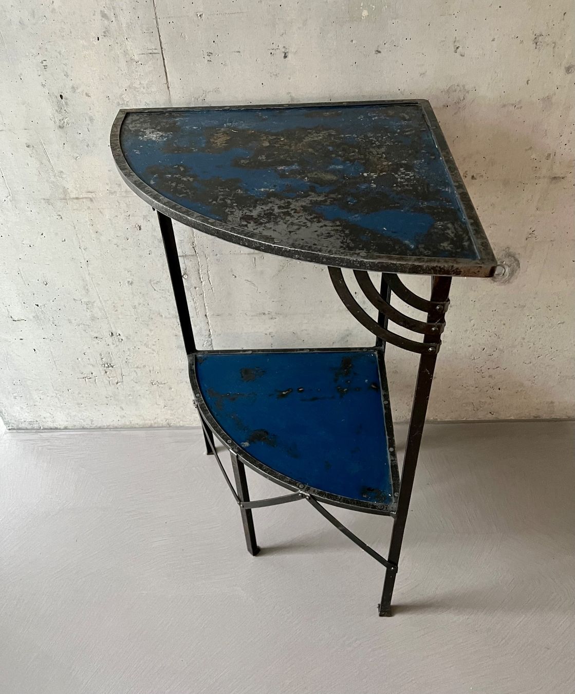 Regale: Art Deco Eisengestell /Eckgestell – Gebraucht aus Wabern von La-Vitrine 8