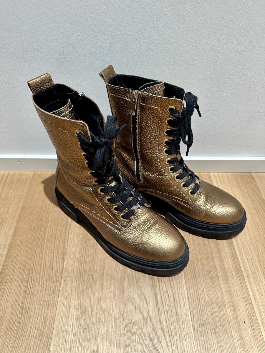 Tommy Hilfiger Scarpe da donna: Goldene Tommy Hilfiger Boots – Usato da Zürich venduto da Shje