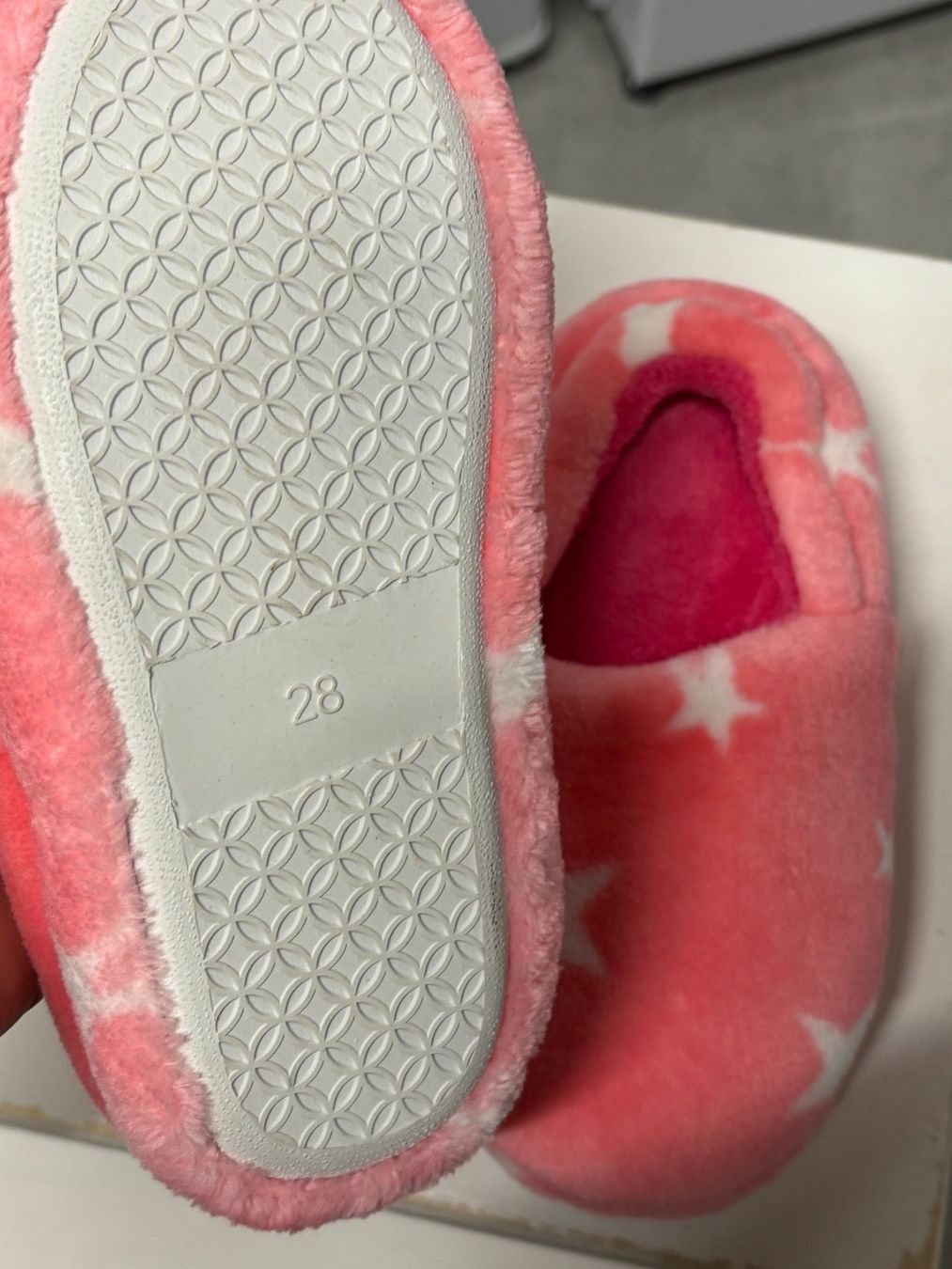 Scarpe per ragazze: Pantoufle chaude et fourrée taille 28 neuf – Nuovo (secondo la descrizione) da Salvenach venduto da gwenwywar 1