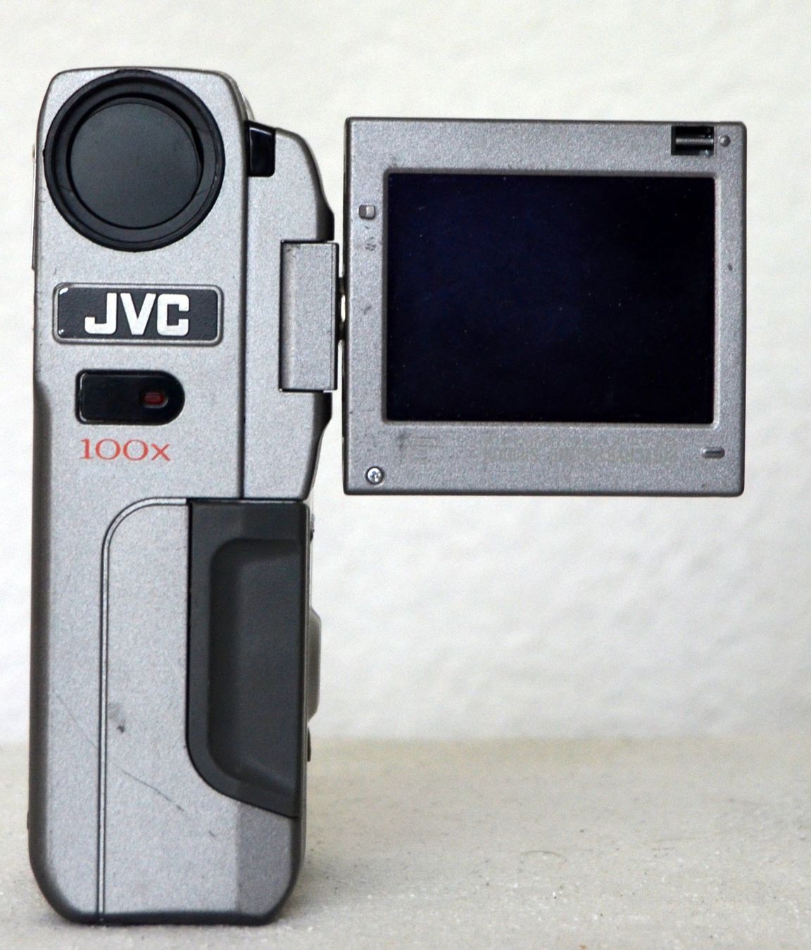 JVC Camcorder: JVC GR-DVM5E MiniDV Camcorder caméscope – Defekt aus Collonges von arashee 3