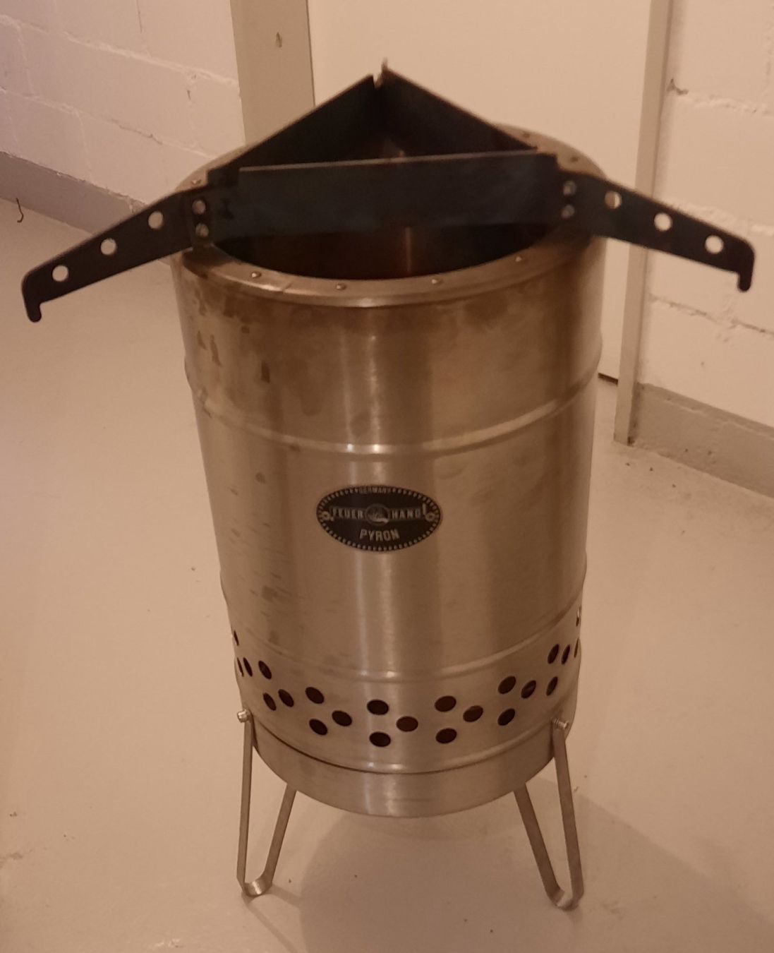 Petromax Bracieri: Petromax Pyron Feuertonne mit Grillplatte – Usato da Forch venduto da KIMILI 2