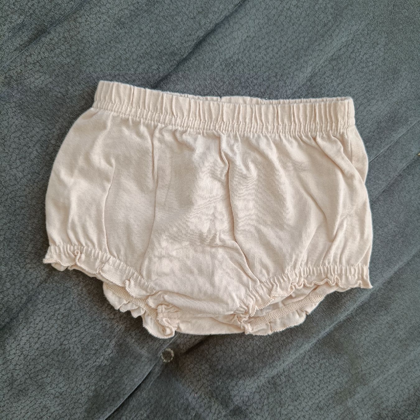 Pantalons: Shorts Grösse 68 – D'occasion à Jaberg par urig17.