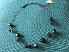 Collier tour de cou perles noires