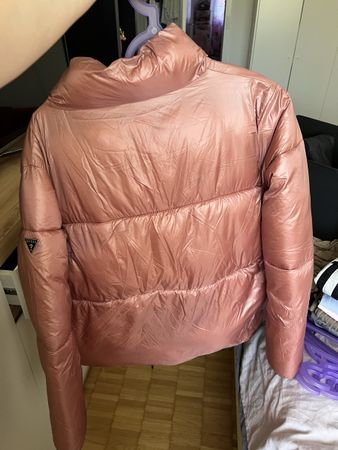 Guess Steppjacke glänzend in Rosé Farbe Grösse M