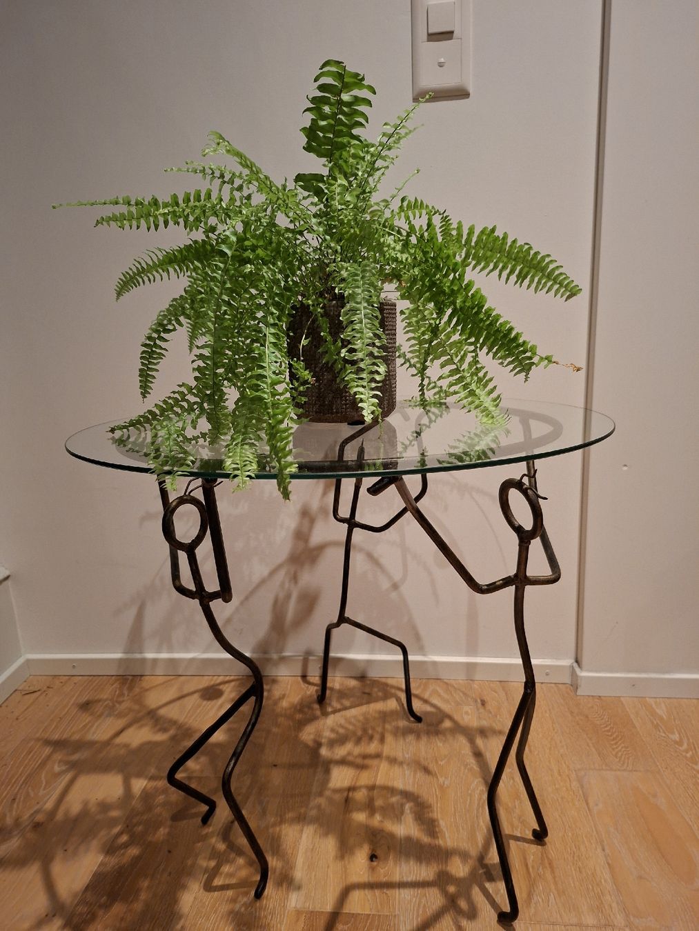 Tische: Design Beistelltisch "Dancing Figures Side Table" – Gebraucht aus Oftringen von Nore1990