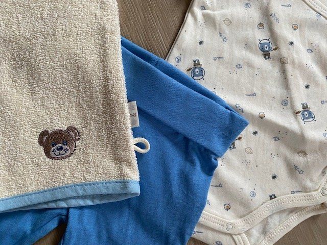 Kleiderpakete & -sets: NEU: Body, Hose u. Waschhandschuh total herzig – Neu (gemäss Beschreibung) aus Staufen von Nasli 1
