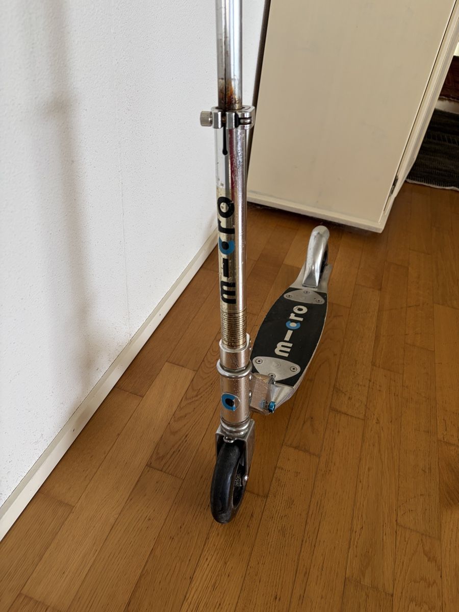 Micro Kickboard: Micro Scooter Classic – Schweizer Original, klappbar, mit Tr – D'occasion à Wetzikon ZH par otto.emil 1