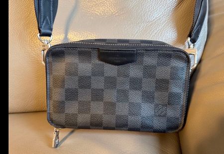 Louis Vuitton Schultertasche in gutem Zustand.