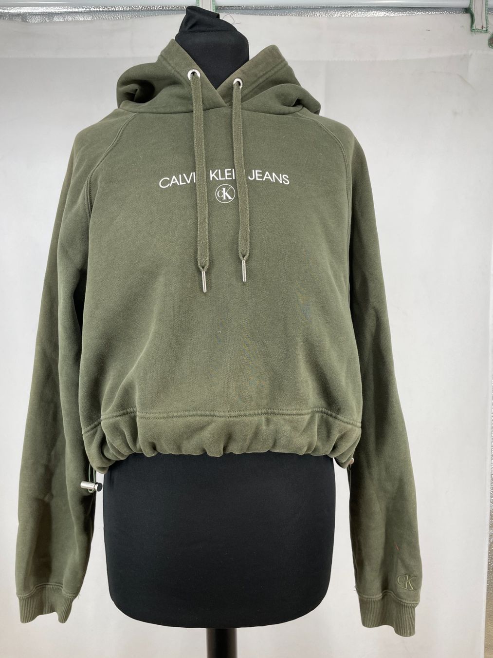 Calvin Klein Pullover & Sweatshirts: CALVIN KLEIN - Pull à capuche M – Gebraucht aus Lausanne von PlusValue_Lausanne 3