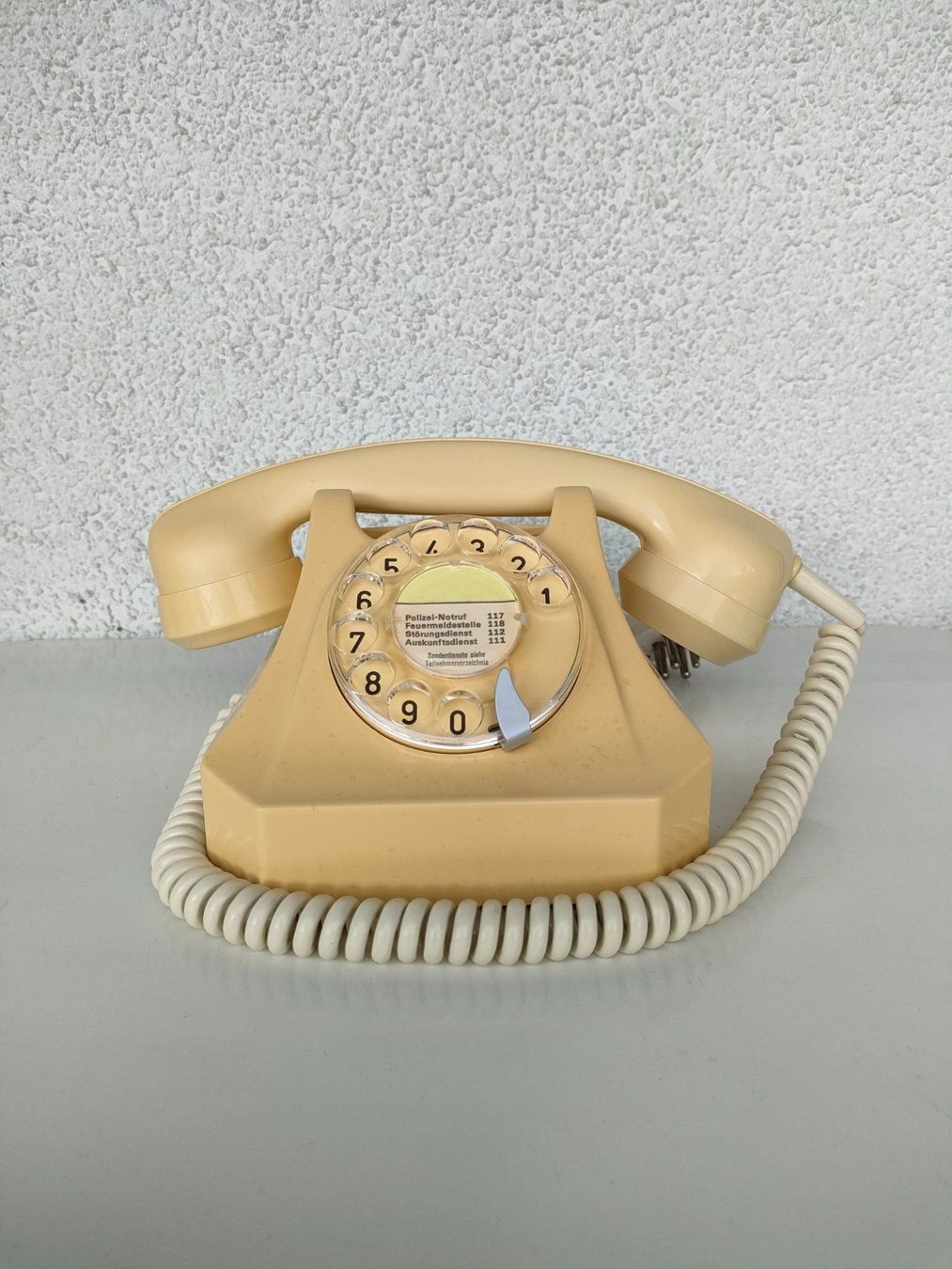 Telefoni: Original Schweizer Telefon crème – Usato da Dietikon venduto da Tucumano1981