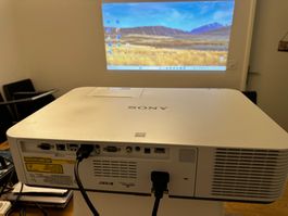 Sony Laser Projektor/Beamer VPL-PHZ10, 500 Lumen, WUXGA