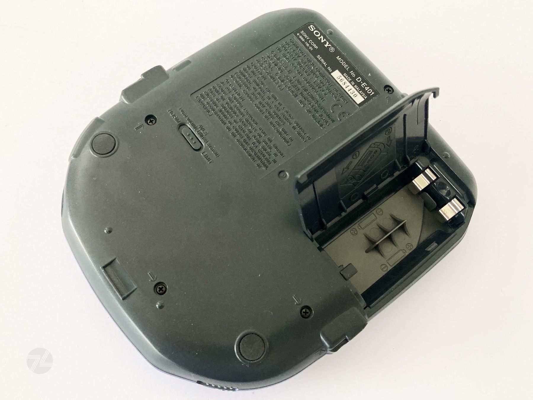 Sony Lettore multimediale portatile: Sony Discman D-E401 ESP2 CD Player + Netzteil – Usato da Wetzikon ZH venduto da cyan74 5