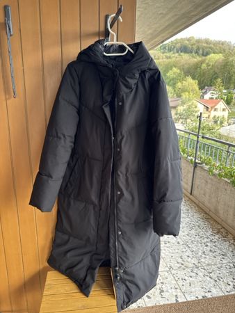 Wintermantel C&A schwarz mit Kapuze guter Zustand 38