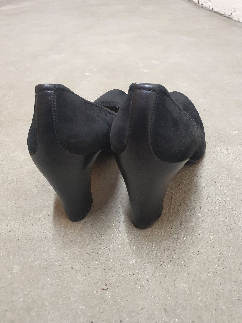 Scarpe da donna: Elegante Ecco Wildleder Pumps, schwarz, Gr. 39 – Usato da Wettswil venduto da myklt 2