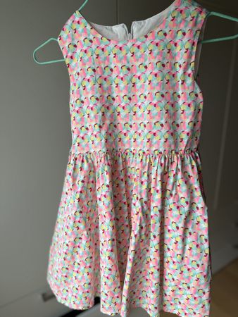 Schönes Kinderkleid bunt Grösse 116 wie neu