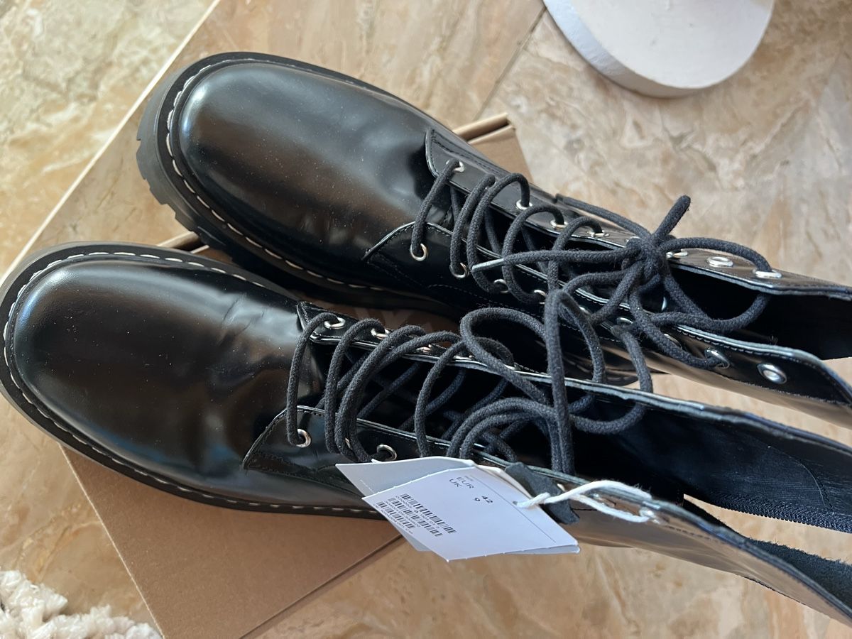 H&M Scarpe da donna: Bottes en cuir – Nuovo e nell'imballaggio originale da savièse venduto da karukeragwada 2