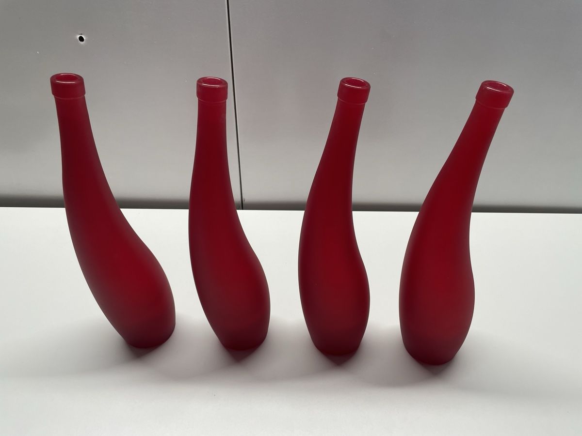 Sonstiges Geschirr & Gläser: 4 Bouteilles décoratives rouges, design unique, parfait! – Neu und originalverpackt aus Denges von Ricautomotive