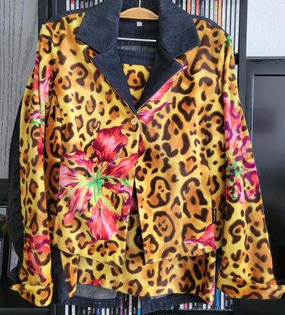 Ensemble veste et jupe Versace Jeans Couture.