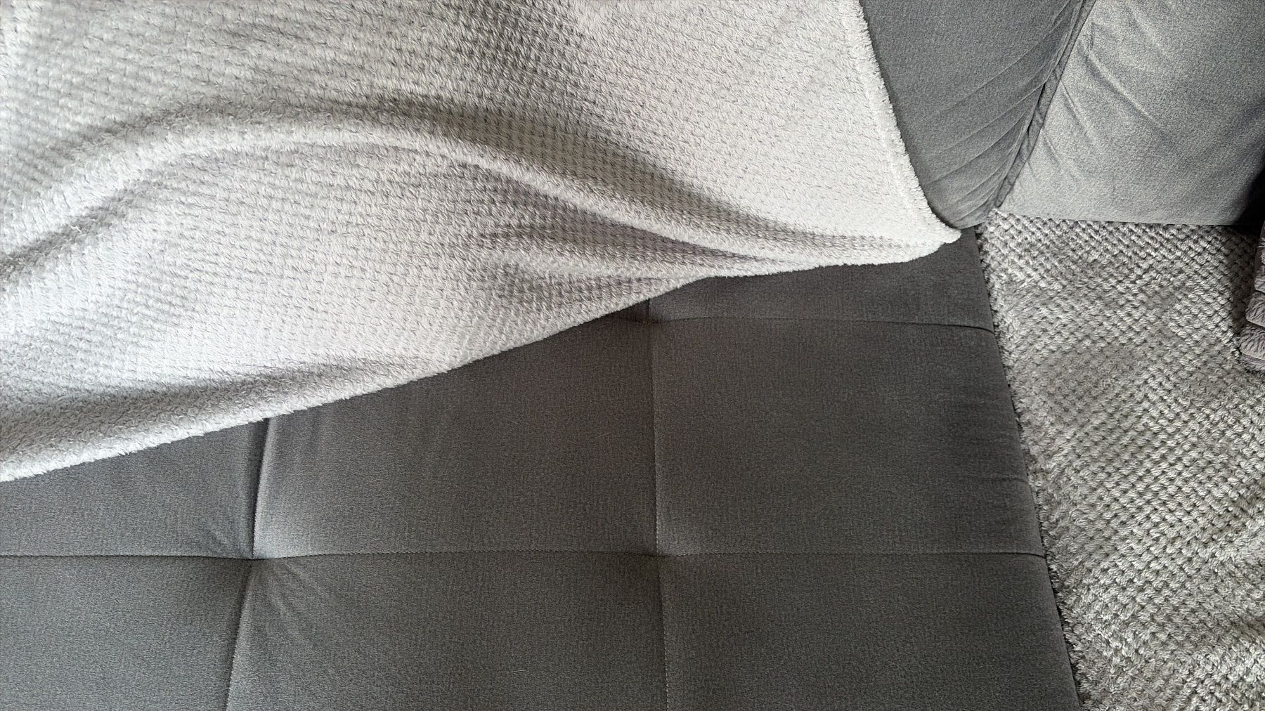 Divani: Canapé d'angle gris , confortable et spacieux – Usato da  venduto da  7