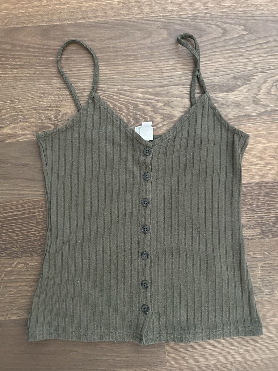 H&M Top: H&M olive green top size S – Usato da Epalinges venduto da kat_lyp6