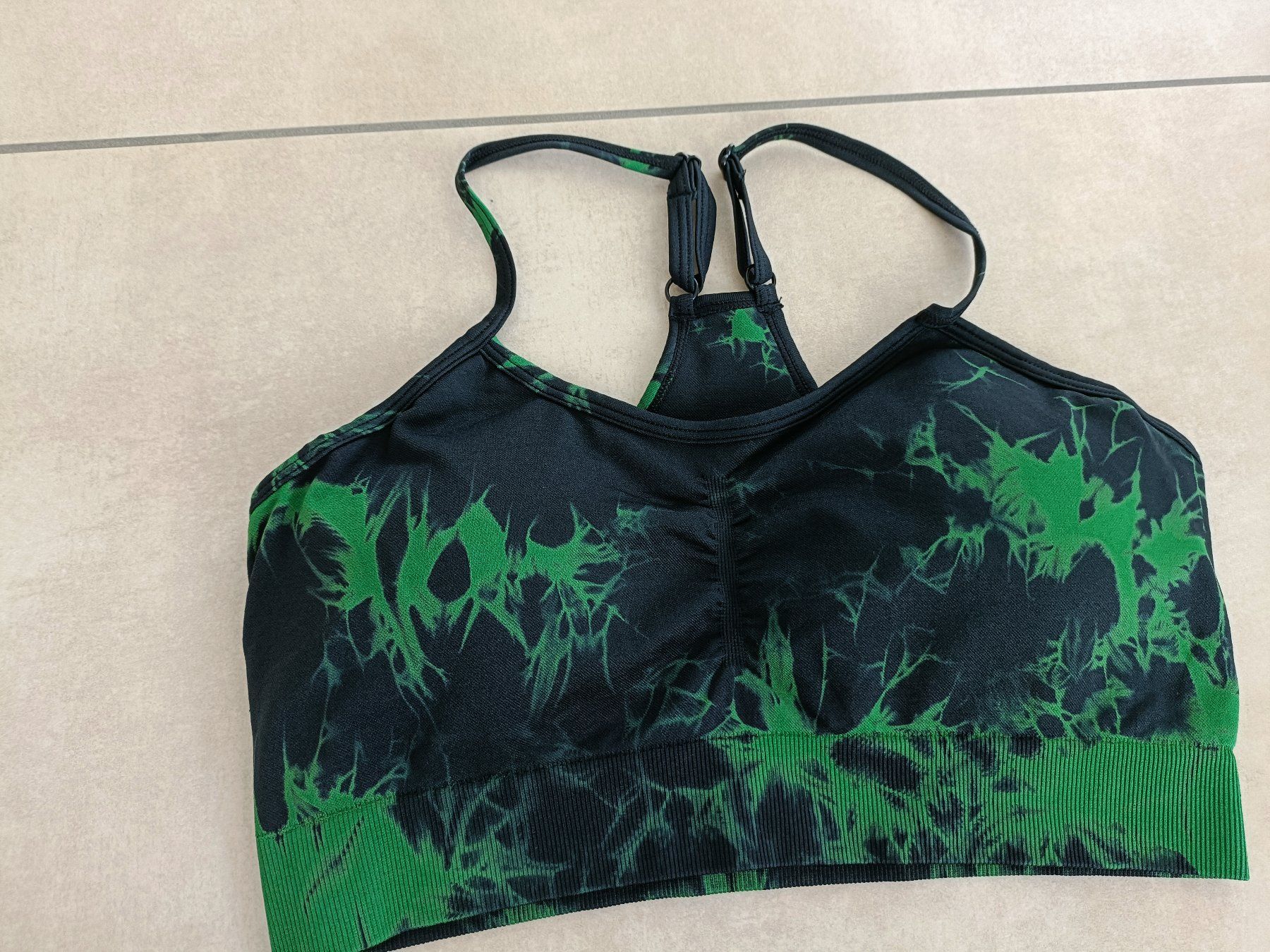 Tops: Batik Sport BH - Grösse M – Neuf avec emballage d'origine à Rickenbach b. Wil par Beautiful.Things 1