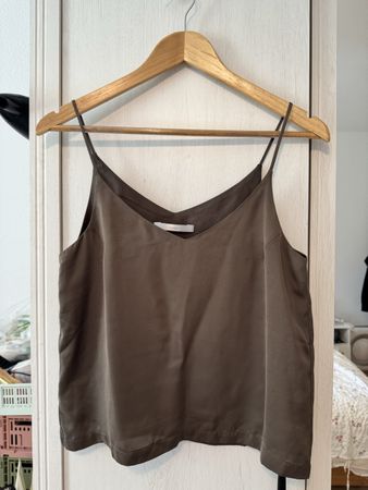 Nosbyn v-neck camisole top