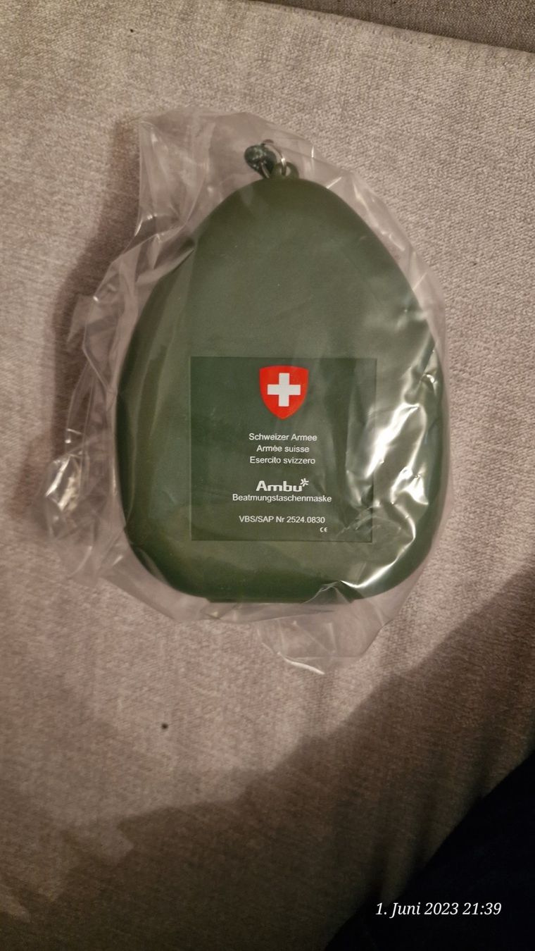 Appareils médicaux: Beatmungsmaske Schweizer Armee Militär – Neuf avec emballage d'origine à Schachen LU par r.nico10 2