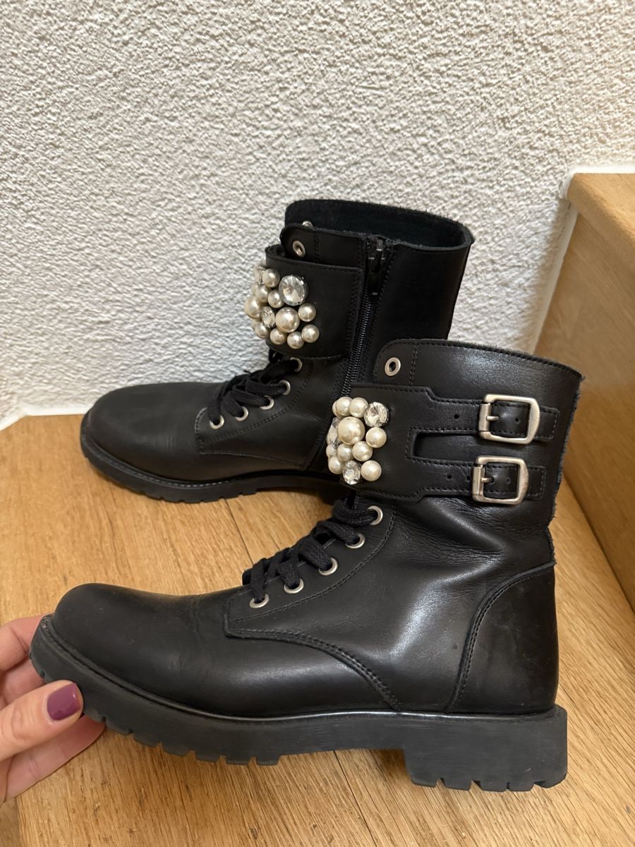 Damenschuhe: Schwarze Boots mit Perlen, Grösse 38 – Gebraucht aus Gebenstorf von Miami81 1