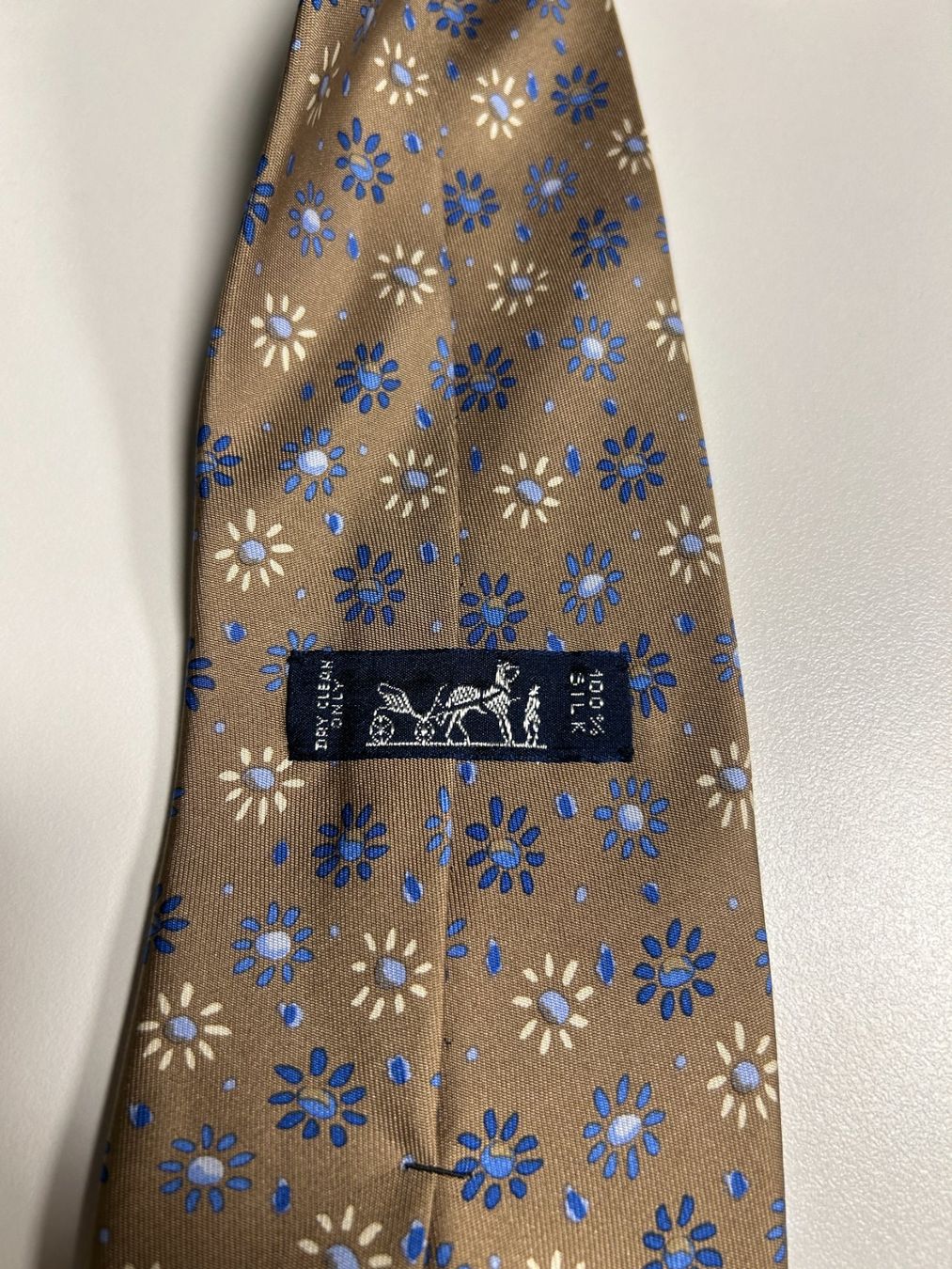 Hermès Cravatte: Hermès Blumen Krawatte – Nuovo (secondo la descrizione) da Bern venduto da kurtikobolt74 1